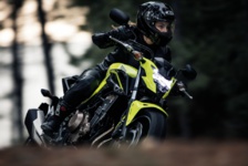 La CB500F en jaune n'est pas disponible en France. La CB500F en jaune n'est pas disponible en France.