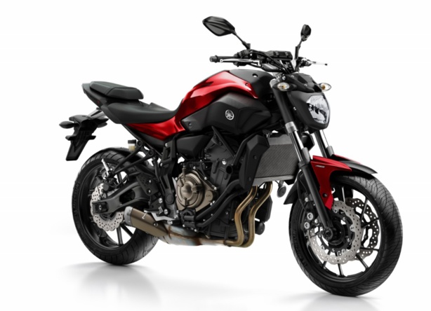 Les vérifs techniques du permis moto A2 sur la Yamaha MT-07 en conditions d'examen Les vérifs techniques du permis moto A2 sur la Yamaha MT-07 en conditions d'examen