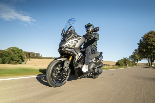 X-Tera 350 : Le maxi scooter pour la jungle urbaine