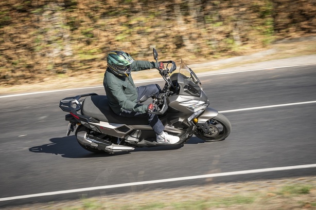 X-Tera 350 : Le maxi scooter pour la jungle urbaine