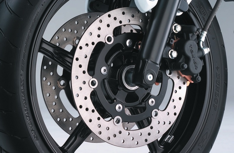 Origines vs adaptables : 5 choses à savoir pour acheter vos pièces détachées Suzuki moto