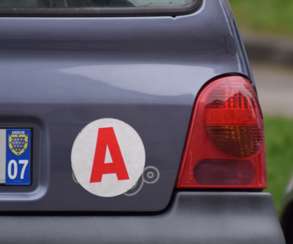 A » jeune conducteur auto et moto : le point sur la législation