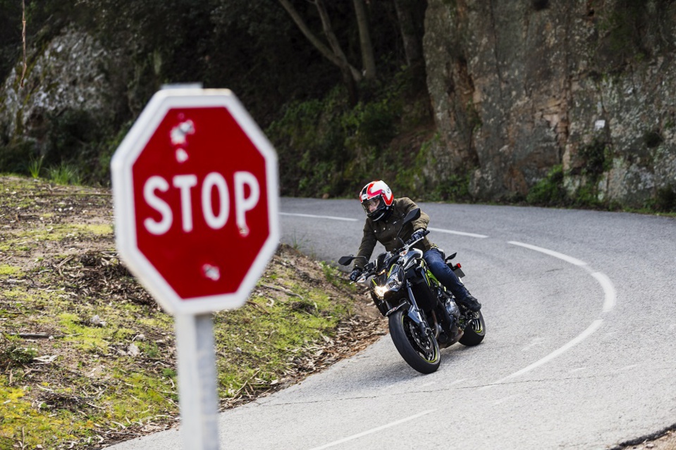 Kawasaki Z900 : le quatre cylindres du permis A2 Kawasaki Z900 : le quatre cylindres du permis A2
