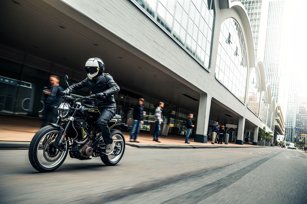 Husqvarna Svartpilen 401 : Looké pour le permis A2 Husqvarna Svartpilen 401 : Looké pour le permis A2