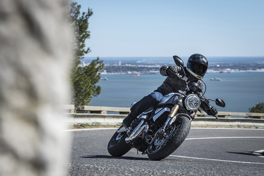 La moto A2 des papas La moto A2 des papas
