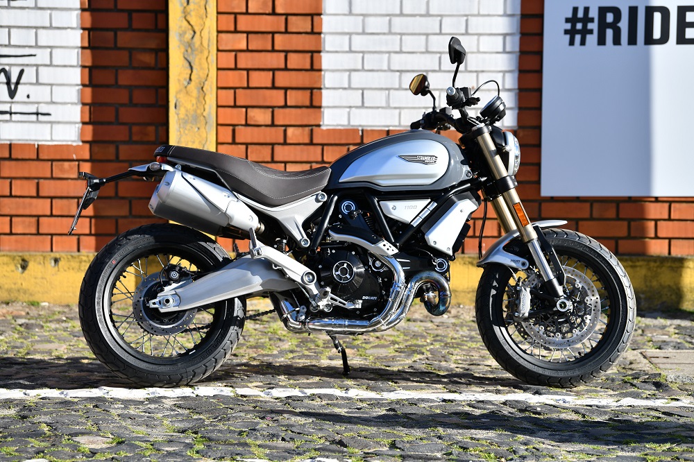 La moto A2 des papas La moto A2 des papas