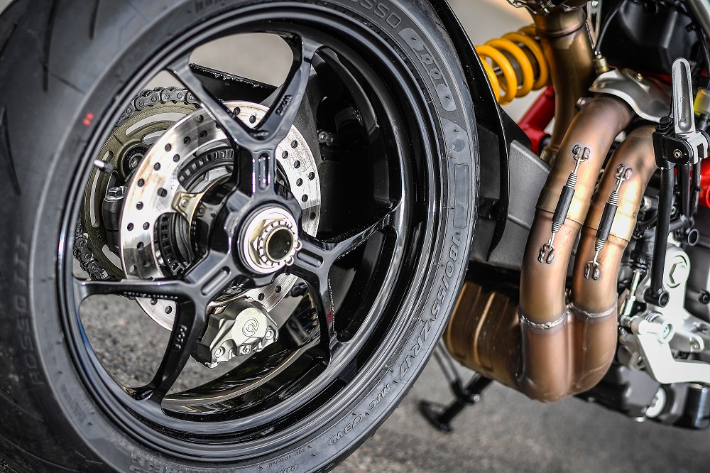 Le permis A2 rouge passion Le permis A2 rouge passion