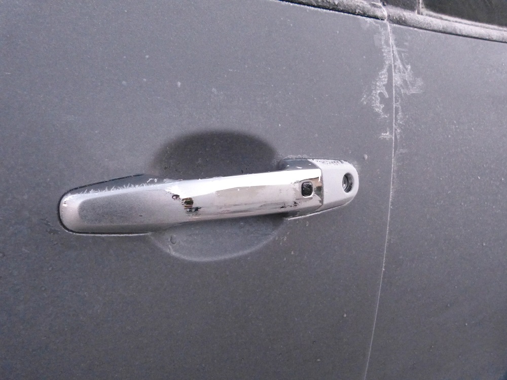 Tuto - Comment ouvrir une porte de voiture sans clé et sans dégât en moin  d'une minute 