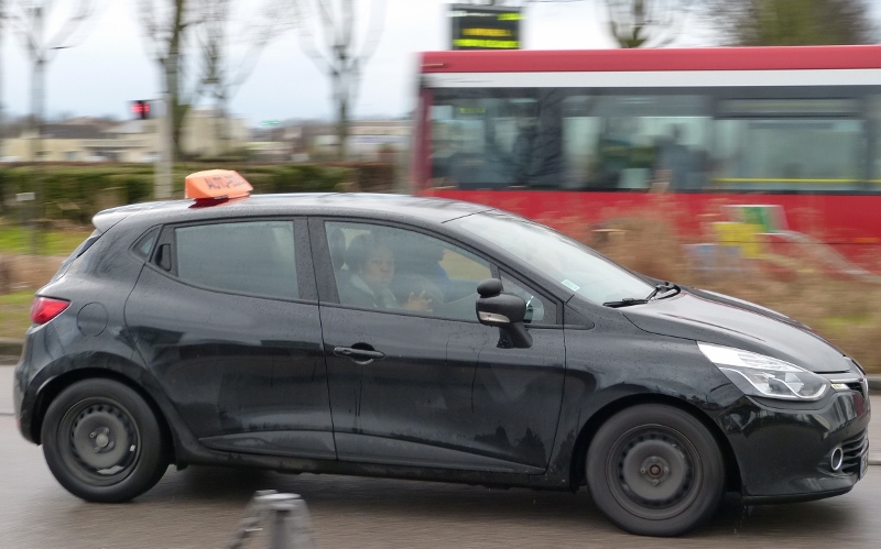 COVID-19 : Faut-il profiter du confinement pour s’inscrire à un permis auto en ligne ?