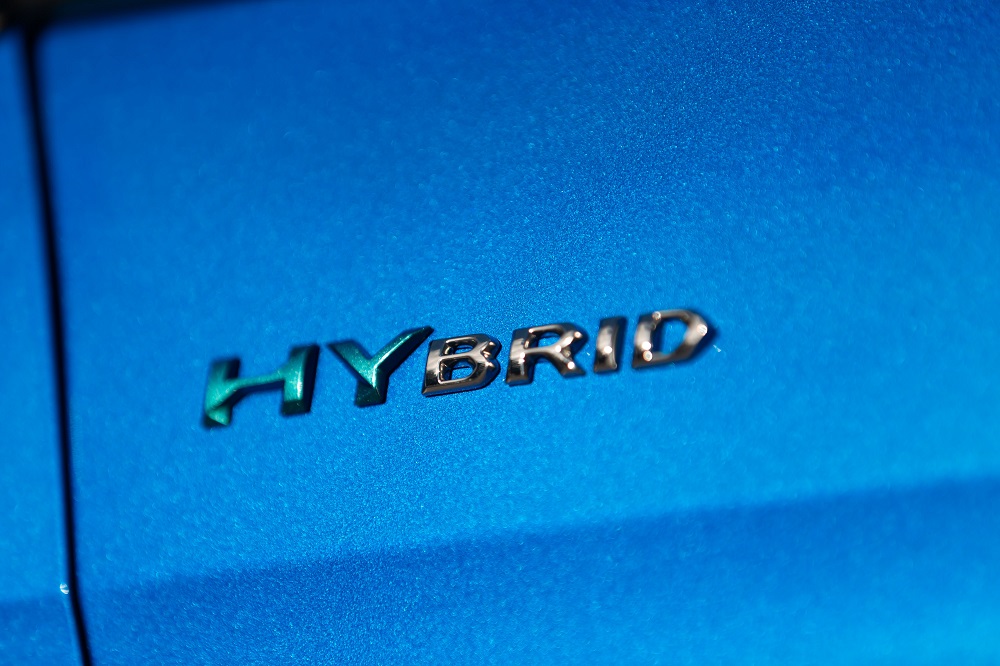 Les secrets pour bien conduire une voiture hybride rechargeable en