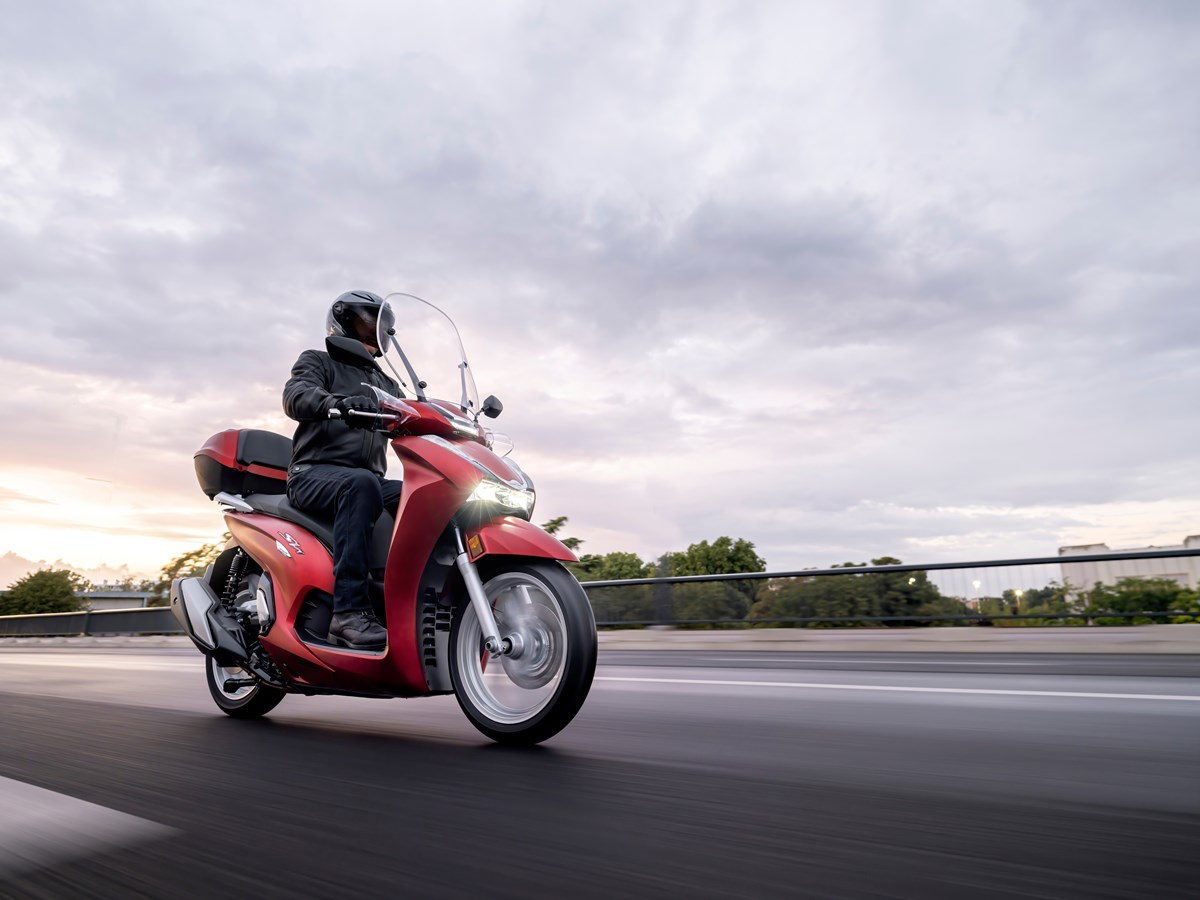 SH 350 : Grandes roues et gros moteur pour le permis A2 SH 350 : Grandes roues et gros moteur pour le permis A2
