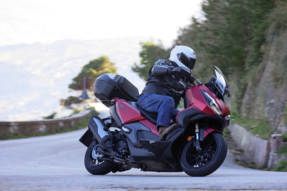 ADV 350 : le scooter mutant et confortable du permis A2 ADV 350 : le scooter mutant et confortable du permis A2