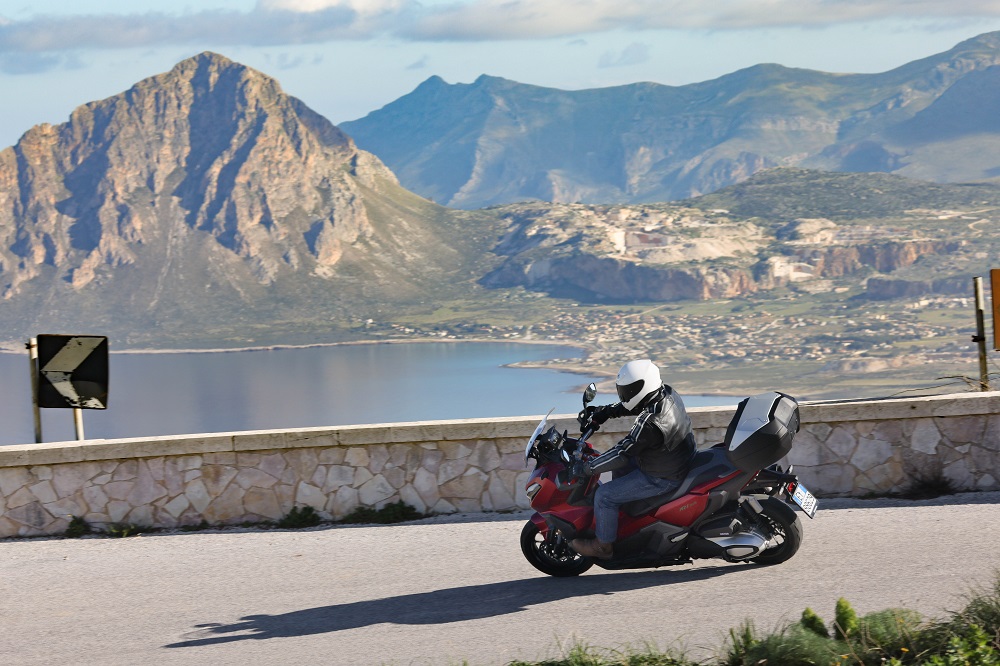 ADV 350 : le scooter mutant et confortable du permis A2 ADV 350 : le scooter mutant et confortable du permis A2