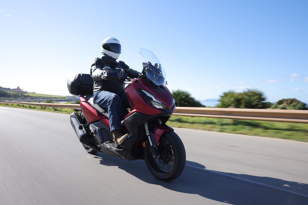 ADV 350 : le scooter mutant et confortable du permis A2 ADV 350 : le scooter mutant et confortable du permis A2