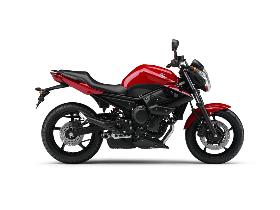 Permis moto : Les vérifications techniques sur la Yamaha XJ6 en conditions d'examen