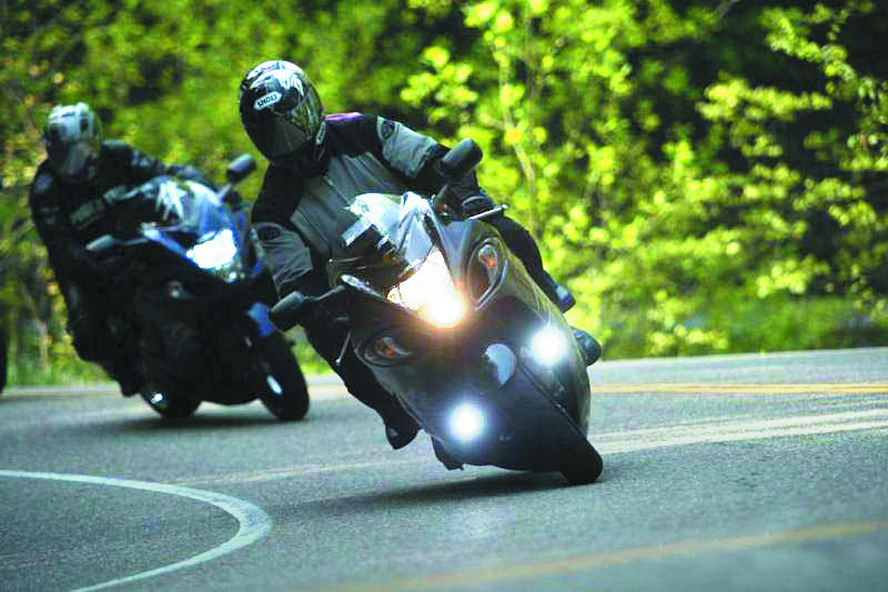 Améliorer l'éclairage d'une moto pour enfin bien voir la nuit