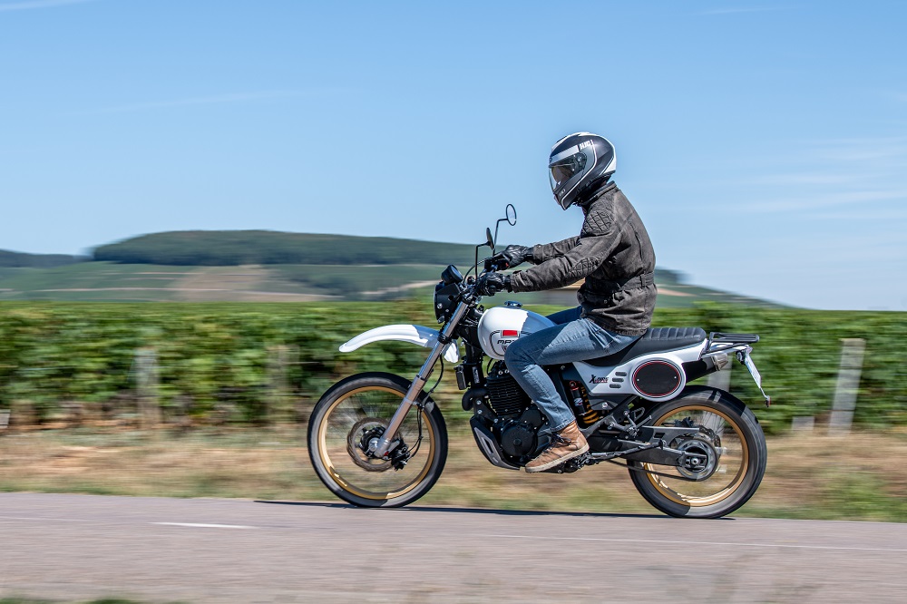 X-Ride 650 A2 : Esprit Dakar, mais pour les malabars ! X-Ride 650 A2 : Esprit Dakar, mais pour les malabars !