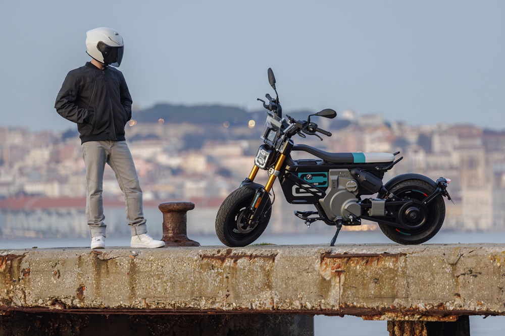 CE 02 : le scooter électrique intra-muros du permis auto CE 02 : le scooter électrique intra-muros du permis auto