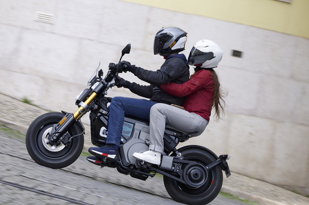CE 02 : le scooter électrique intra-muros du permis auto CE 02 : le scooter électrique intra-muros du permis auto