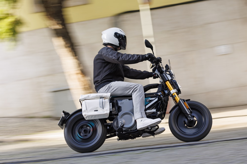 CE 02 : le scooter électrique intra-muros du permis auto CE 02 : le scooter électrique intra-muros du permis auto