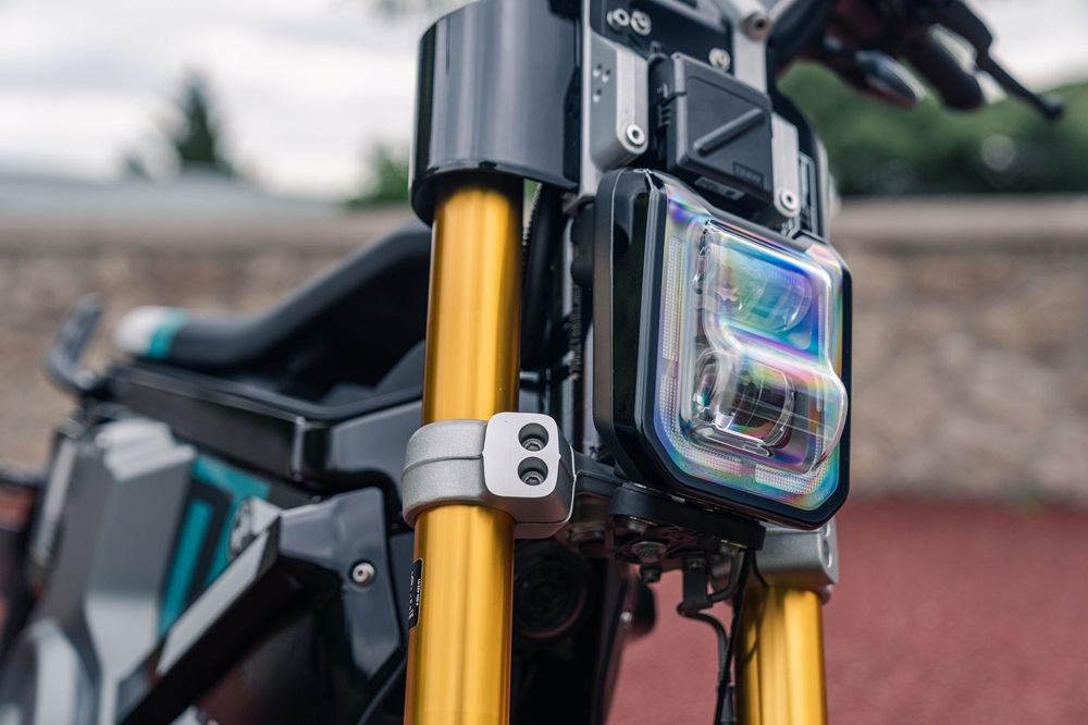 CE 02 : le scooter électrique intra-muros du permis auto CE 02 : le scooter électrique intra-muros du permis auto