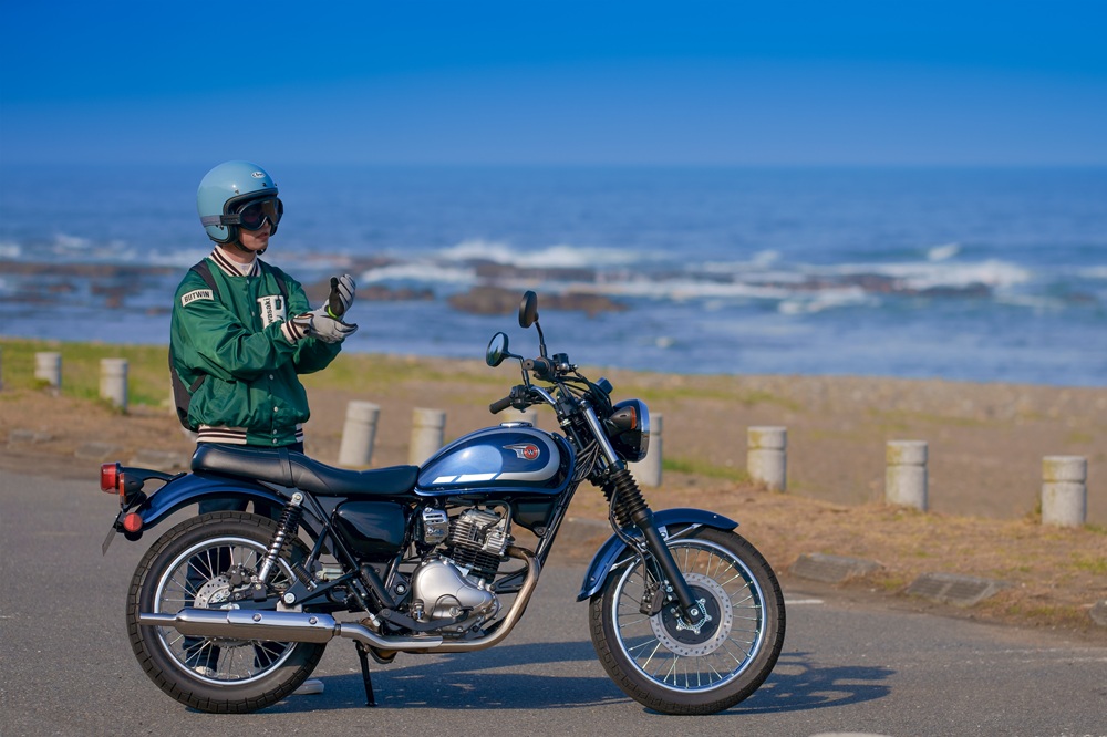 Kawasaki W230 : La mini machine à voyager dans le temps.