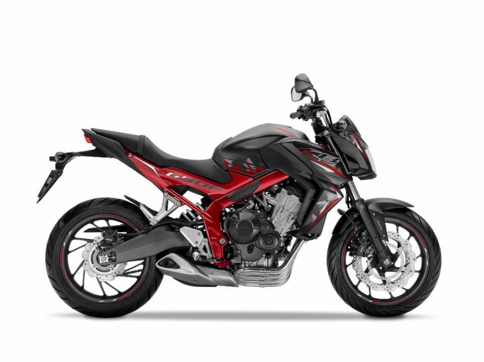 Les vérifs techniques du permis moto sur la Honda CB650F en conditions d'examen Les vérifs techniques du permis moto sur la Honda CB650F en conditions d'examen