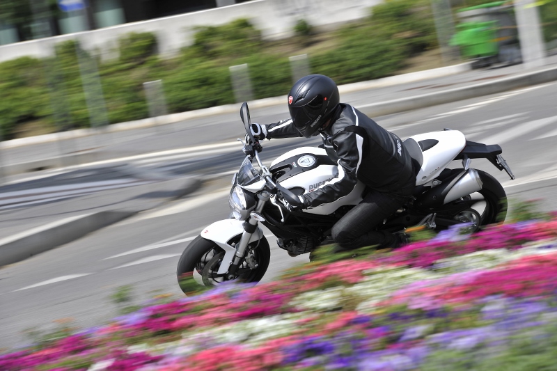 Ducati MONSTER 696 (800x533)