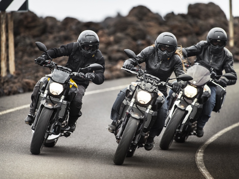 2015_YAM_MT07_EU_RYC1_ACT_002 (800x600)