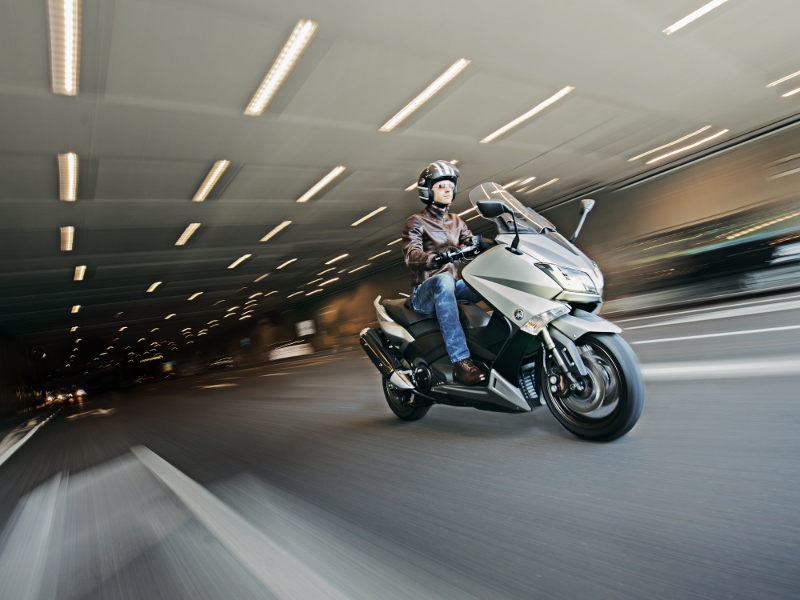 2015_YAM_XP500A_EU_LGM1_ACT_002 (800x600)